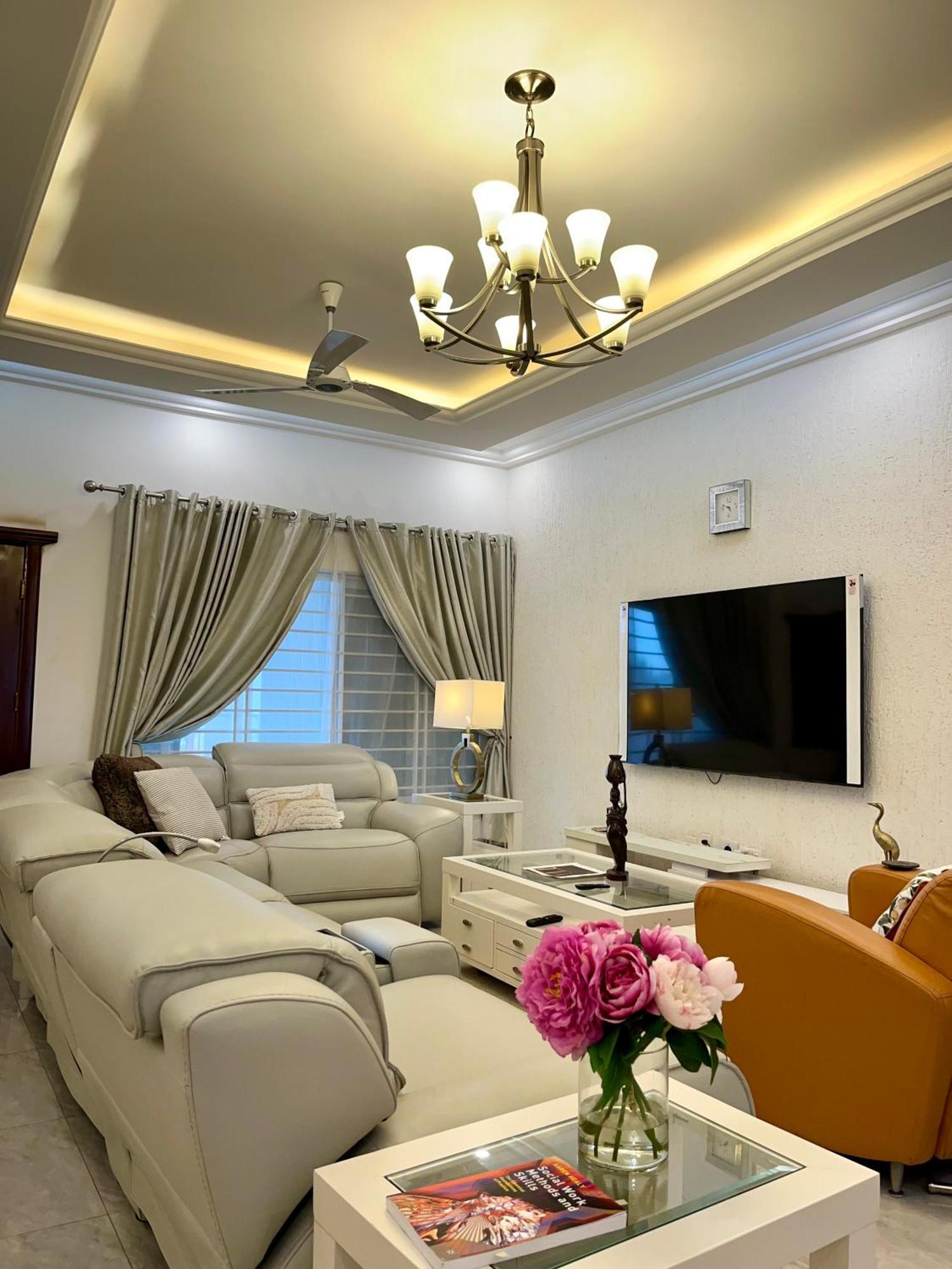 Seyramz Palace - Free Airport Pick Up - High Speed Starlink Wifi - Car Rental Tamale Dış mekan fotoğraf